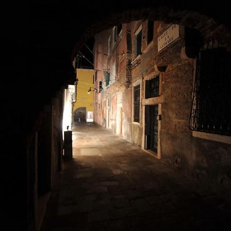 Calle De La Comare Venetië Buitenkant foto