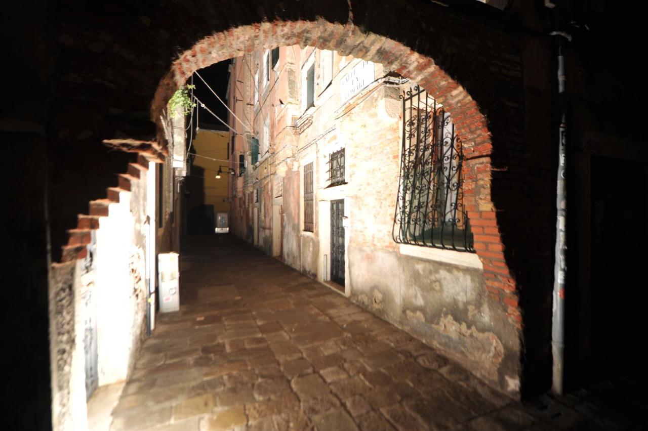 Calle De La Comare Venetië Buitenkant foto